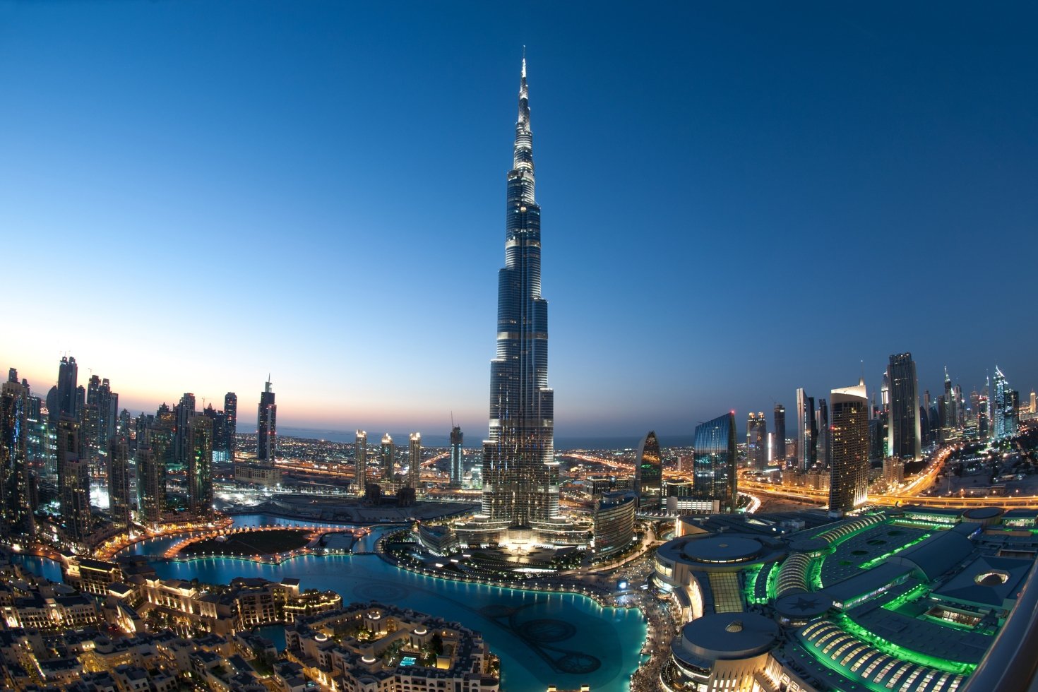 Luxury Dubai Real Estate Exterior